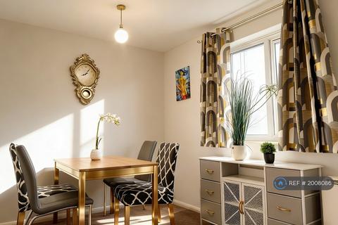 2 bedroom flat to rent, Tamarin Gardens, Cambridge, CB1