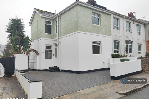 3 bedroom end of terrace house to rent, Lower Ellacombe Church Road, Torquay, TQ1