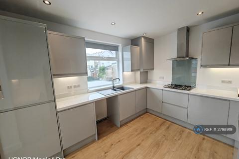 3 bedroom end of terrace house to rent, Lower Ellacombe Church Road, Torquay, TQ1