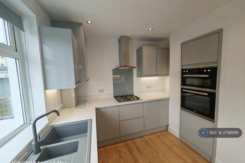 3 bedroom end of terrace house to rent, Lower Ellacombe Church Road, Torquay, TQ1
