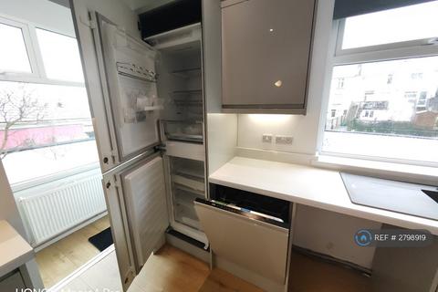 3 bedroom end of terrace house to rent, Lower Ellacombe Church Road, Torquay, TQ1