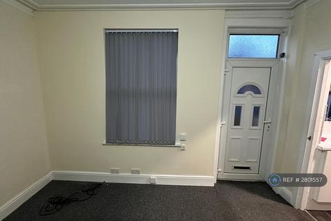 3 bedroom terraced house to rent, Longroyd View, Leeds, LS11