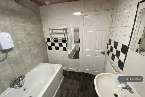 3 bedroom terraced house to rent, Longroyd View, Leeds, LS11