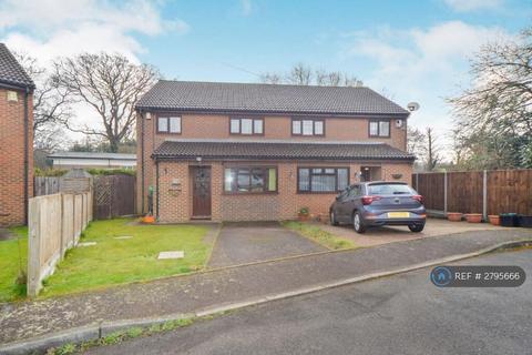 4 bedroom semi-detached house to rent, Woodview Close, Orpington, BR6