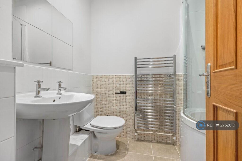 Room 3/4 Shared Bathroom