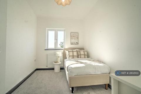 3 bedroom semi-detached house to rent, Langton Park, Swindon, SN4