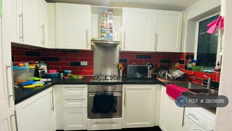 Fitted Kitchen With Appliances/White Goods