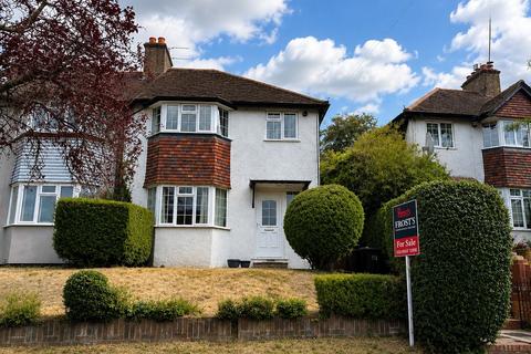 Famet Avenue, Purley
