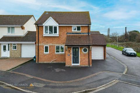 4 bedroom detached house for sale, Evesham Drive, Bridgwater