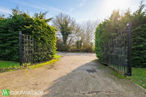 4 bedroom detached house for sale, Dove House, Hamlet Hill, Roydon