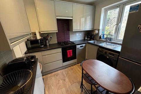 2 bedroom flat for sale, Kenneth Gardens, Stanmore, Middlesex, HA7 3SD