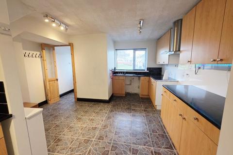 4 bedroom end of terrace house to rent, Crigdon Hill, West Denton, Newcastle Upon Tyne