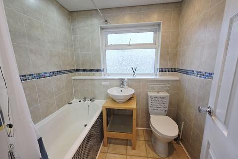 4 bedroom end of terrace house to rent, Crigdon Hill, West Denton, Newcastle Upon Tyne