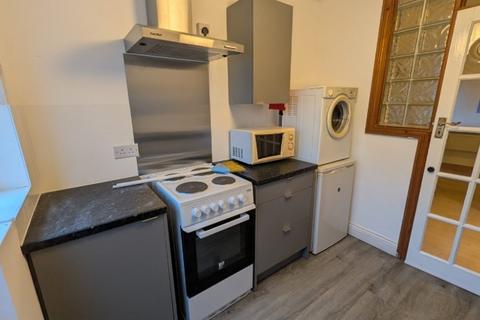 1 bedroom ground floor flat to rent, Chapter Road, London NW2