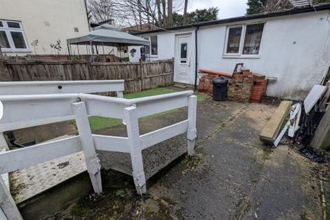 1 bedroom ground floor flat to rent, Chapter Road, London NW2