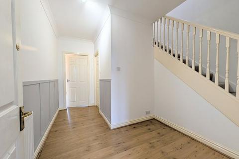 2 bedroom apartment to rent, To Let - St. James Place, Southport - Two Bedroom Duplex Apt