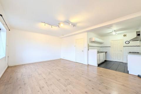 2 bedroom apartment to rent, To Let - St. James Place, Southport - Two Bedroom Duplex Apt