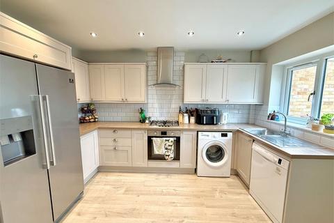 3 bedroom end of terrace house for sale, Leighton Court, Dunstable