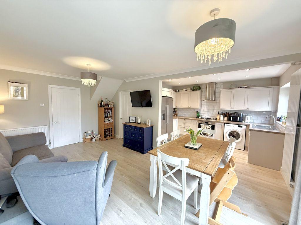 Lounge/Dining