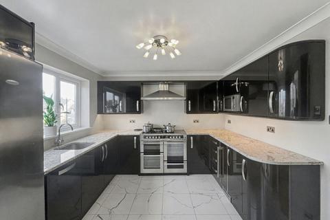 3 bedroom apartment for sale, Fairacre - Share of Freehold - TURN KEY SALE - Private Garden - Pet Friendly
