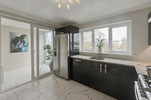 3 bedroom apartment for sale, Fairacre - Share of Freehold - TURN KEY SALE - Private Garden - Pet Friendly