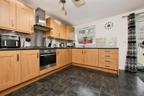 4 bedroom end of terrace house for sale, Plaxton Way, Ware