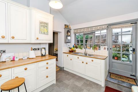undefined, Mainstone, Romsey