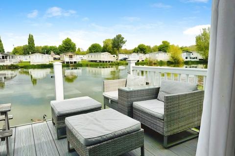 3 bedroom lodge for sale, Mallard Lake, Cotswold Hoburne, Cotswold Lakes