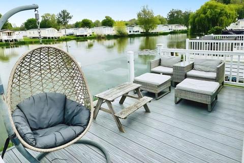 3 bedroom lodge for sale, Mallard Lake, Cotswold Hoburne, Cotswold Lakes