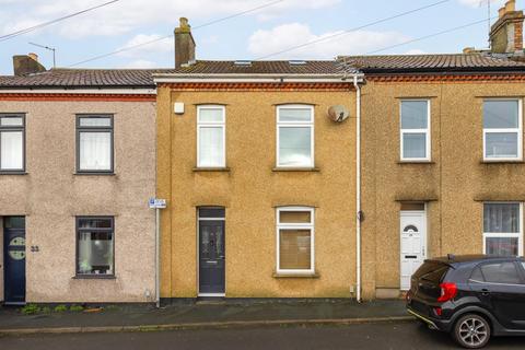 2 bedroom terraced house for sale, Derrick Road, Kingswood