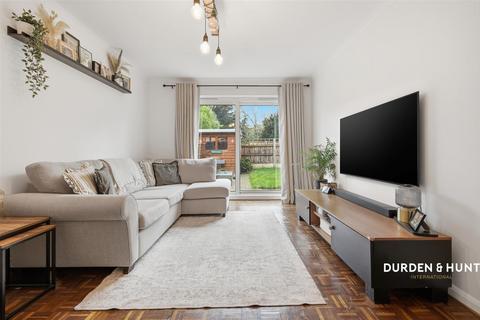 2 bedroom maisonette for sale, Hurstlands Close, Hornchurch
