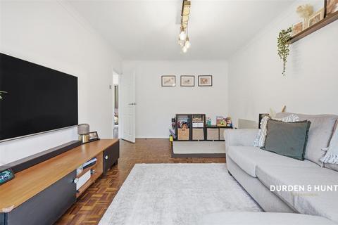 2 bedroom maisonette for sale, Hurstlands Close, Hornchurch