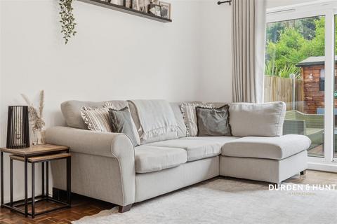 2 bedroom maisonette for sale, Hurstlands Close, Hornchurch