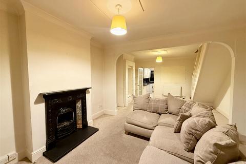 3 bedroom end of terrace house to rent, Belgrave Road, Slough