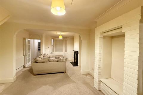 3 bedroom end of terrace house to rent, Belgrave Road, Slough