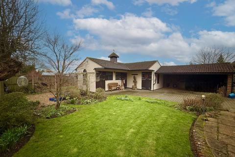 5 bedroom detached house for sale, High Street, Burcott LU7