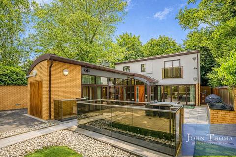 5 bedroom detached house for sale, Retreat Way, Chigwell IG7