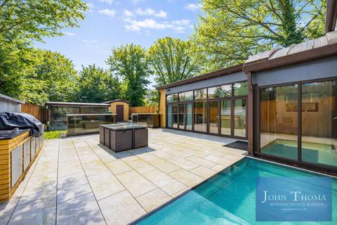 5 bedroom detached house for sale, Retreat Way, Chigwell IG7