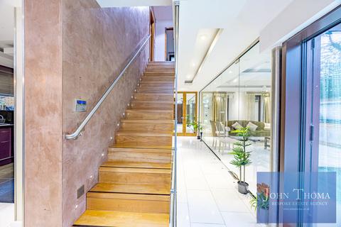 5 bedroom detached house for sale, Retreat Way, Chigwell IG7