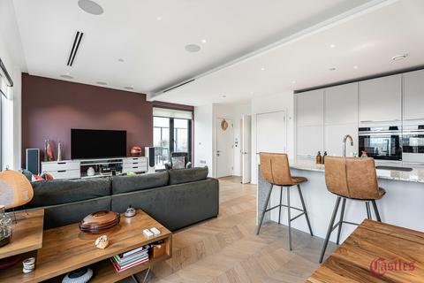 3 bedroom flat for sale, Farnfield Close, N8