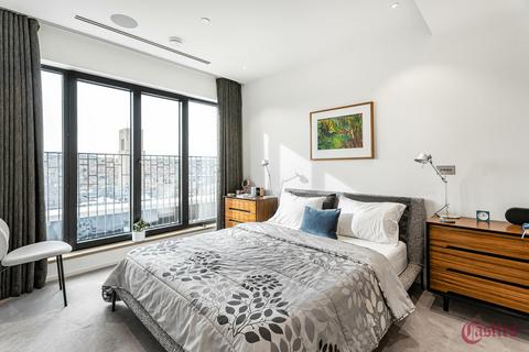 3 bedroom flat for sale, Farnfield Close, N8