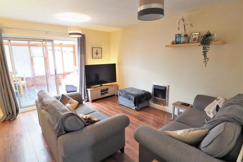 3 bedroom terraced house for sale, Regents Close, Collingham, Newark