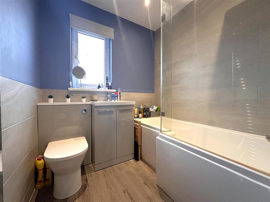 Stylish Modern Bathroom 192