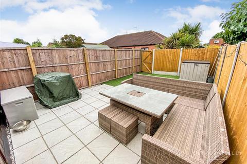 3 bedroom terraced house for sale, Regents Close, Collingham, Newark