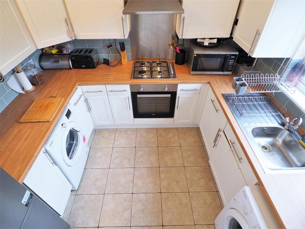 Modern Fitted Kitchen 553