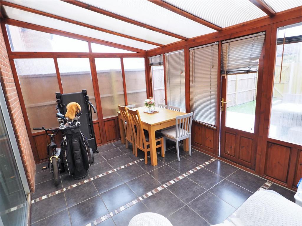 Sizeable Conservatory 569