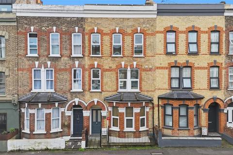 Studio to rent, Chatsworth Road, Hackney, London, E5