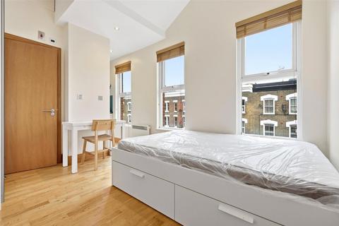 Studio to rent, Chatsworth Road, Hackney, London, E5