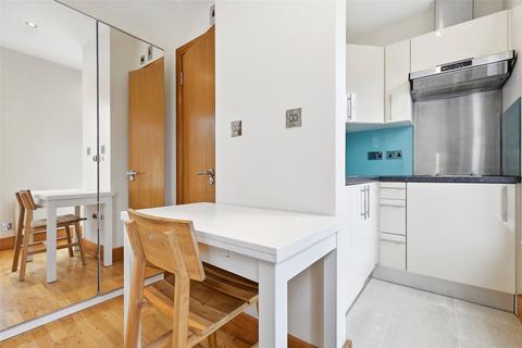 Studio to rent, Chatsworth Road, Hackney, London, E5