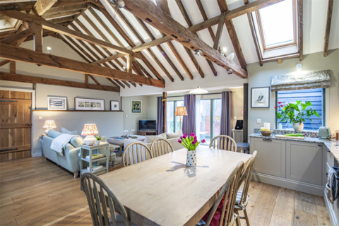 2 bedroom character property to rent, 2 Spring Farm Stables, Goring on Thames, RG8